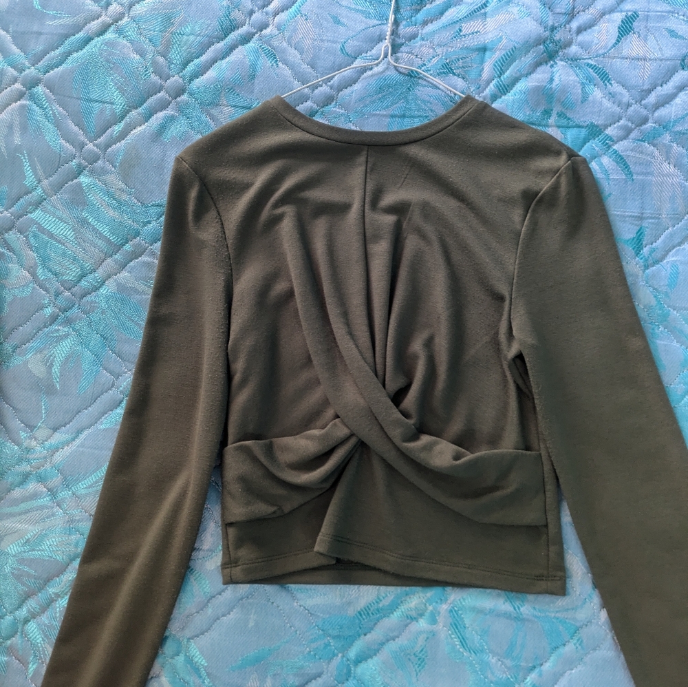 Women's green long sleeve top